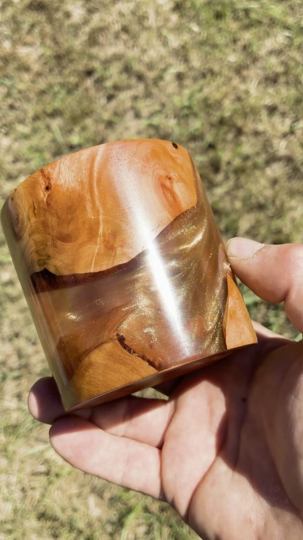 Burl whiskey tumbler in sunlight